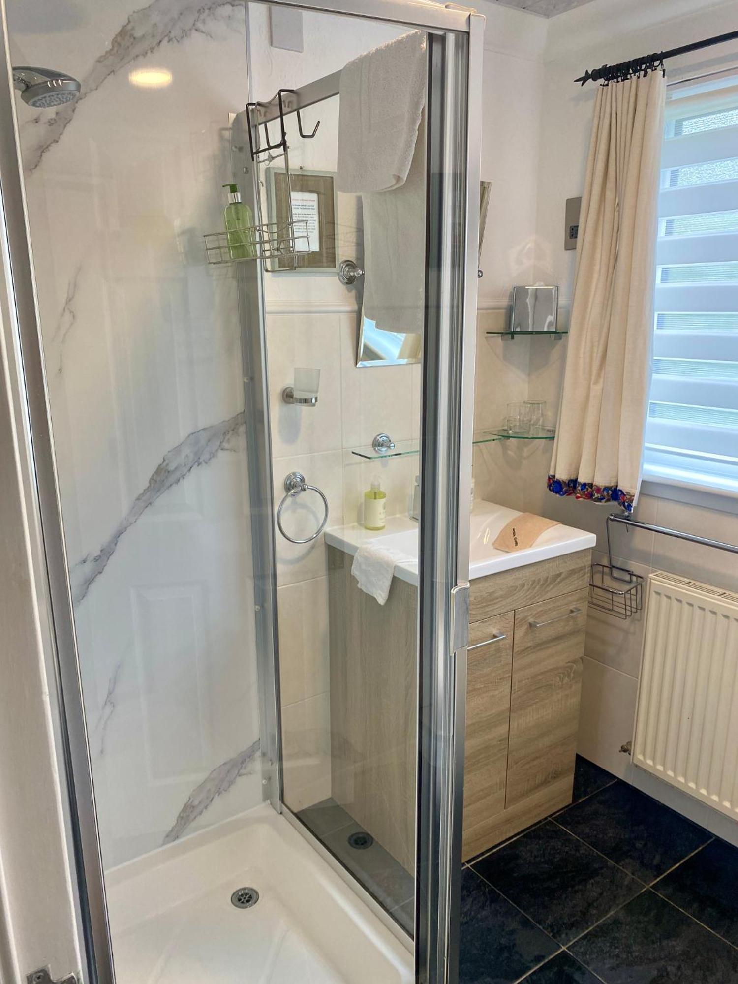 Rowan House & A Self Catering Apartment *